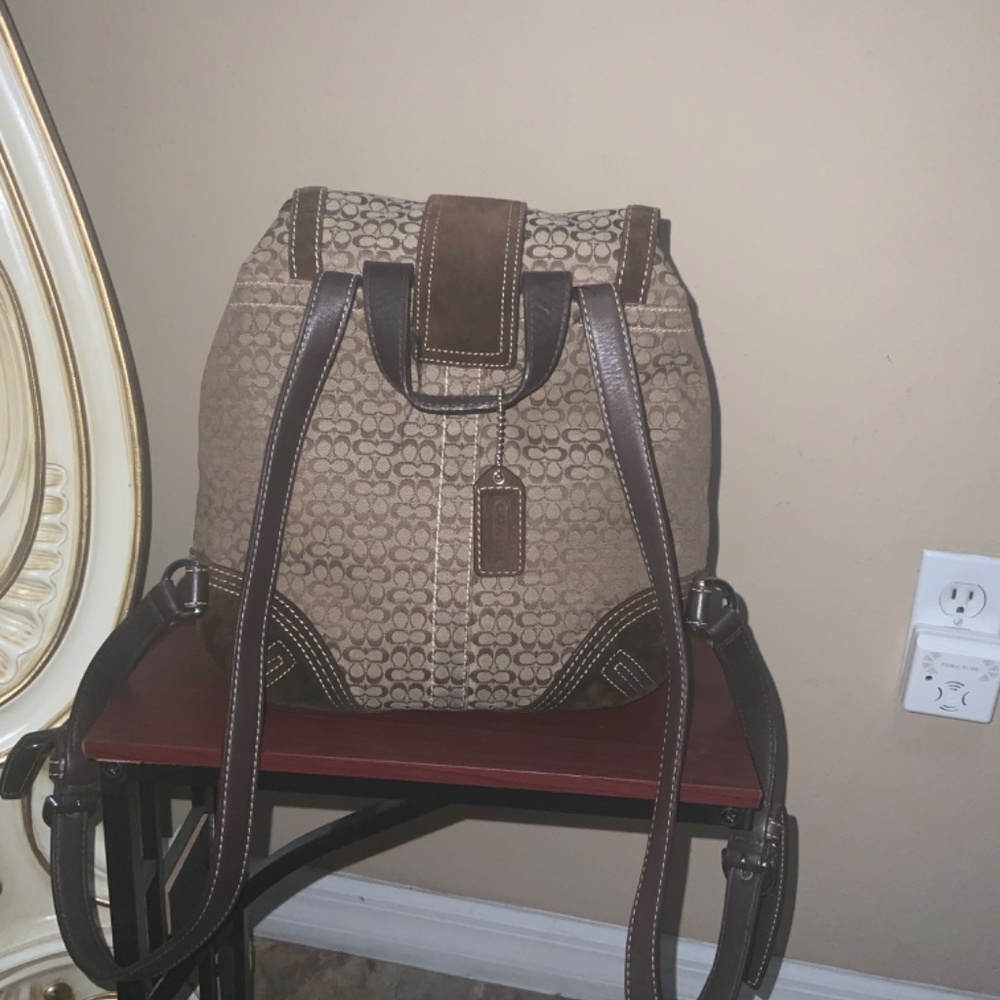Coach - Picture 3 of 10